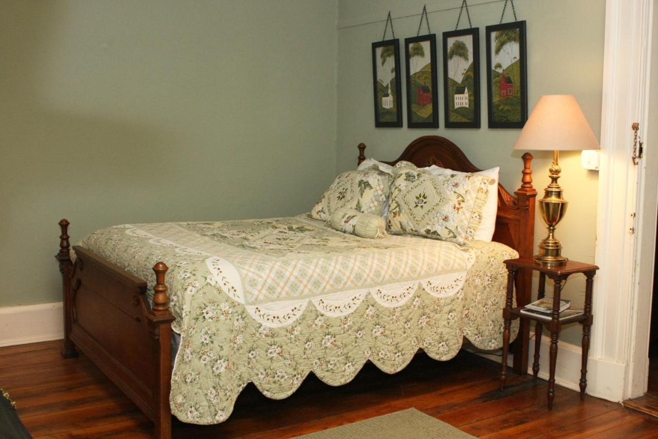 The Lafayette Inn & Restaurant Stanardsville Экстерьер фото