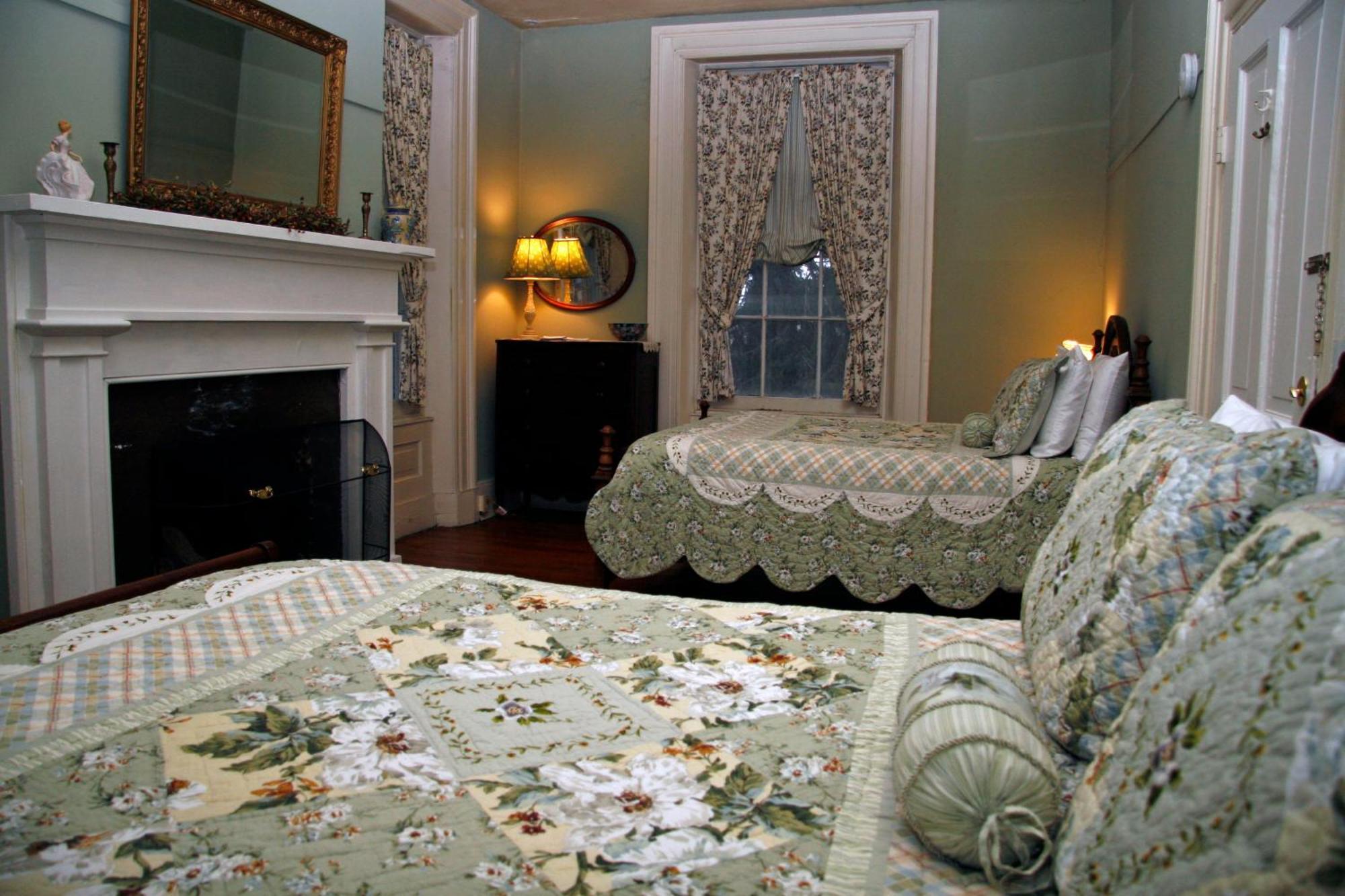 The Lafayette Inn & Restaurant Stanardsville Экстерьер фото